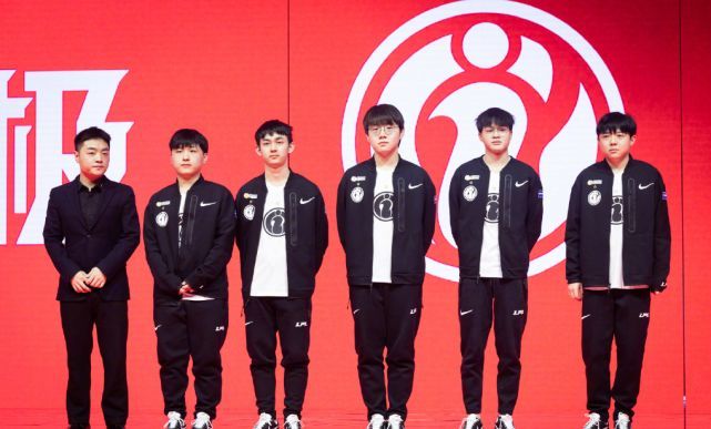 员的缺席而 员的缺席而