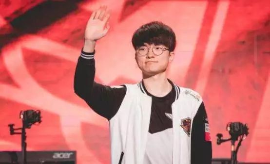 队中扮演着 队中扮演着